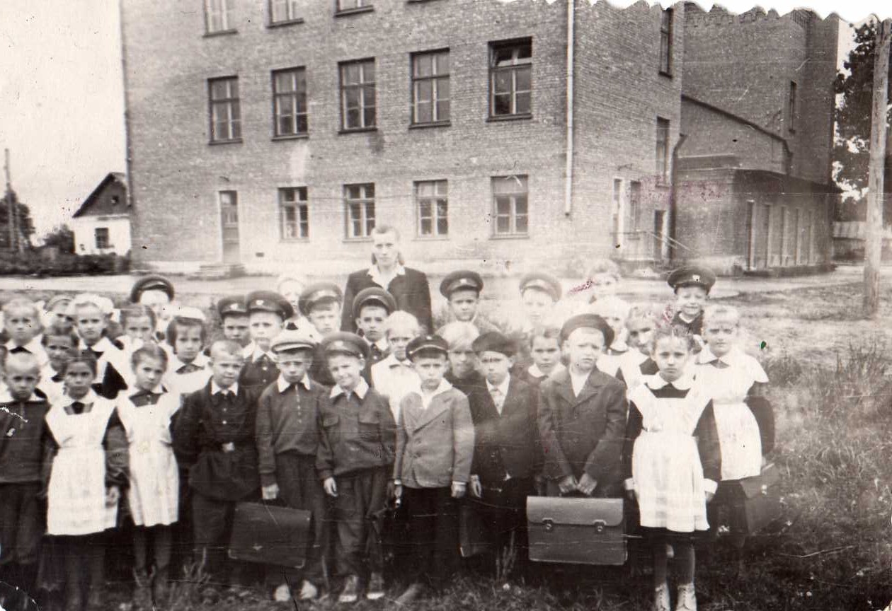 Фото 1962 года. Лесная школа в Тучково 1957 год. Тучково СССР. Старый детский сад в Тучкове в1962 год. Посëлок Тучково в 80-х годах.